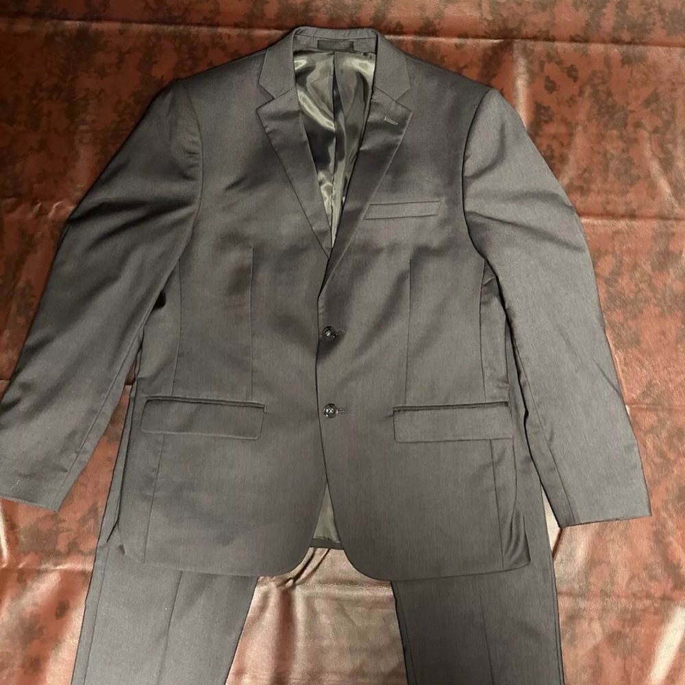 Strauss Charcoal Grey Suit 42R